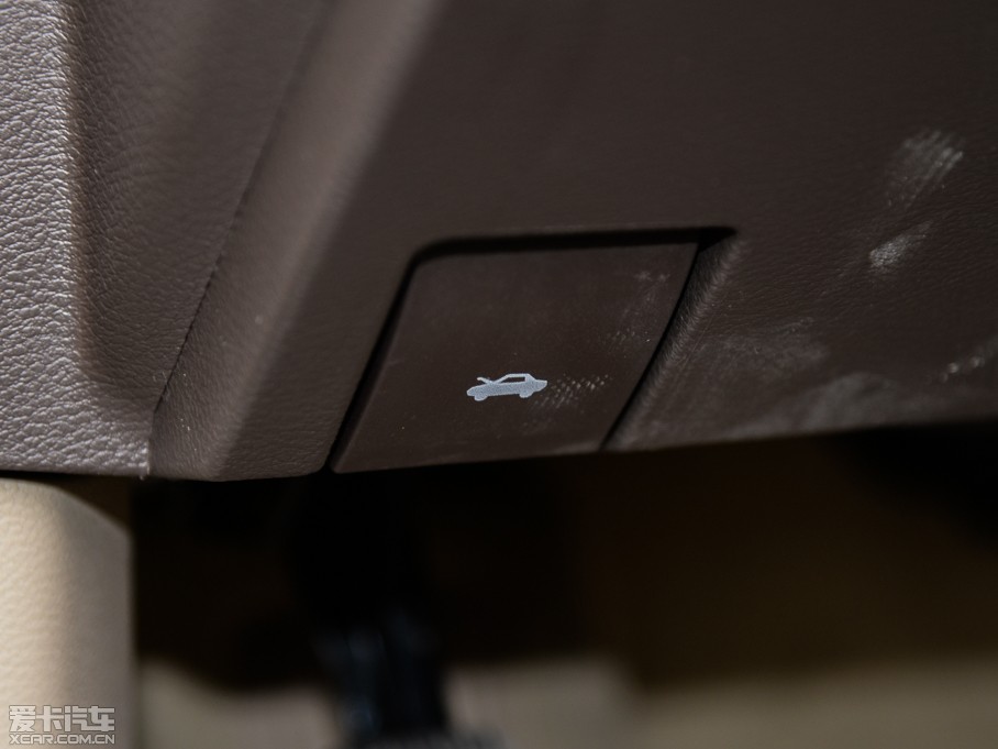 2014R˹300C(M) 3.0L ׿Խ