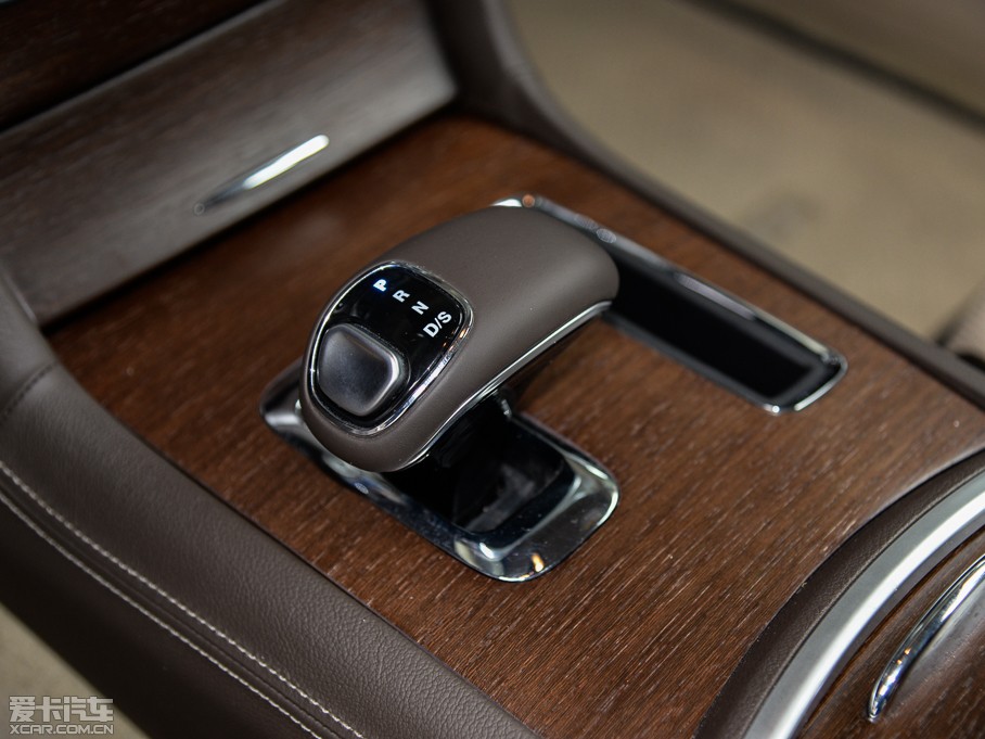 2014R˹300C(M(jn)) 3.0L ׿Խ