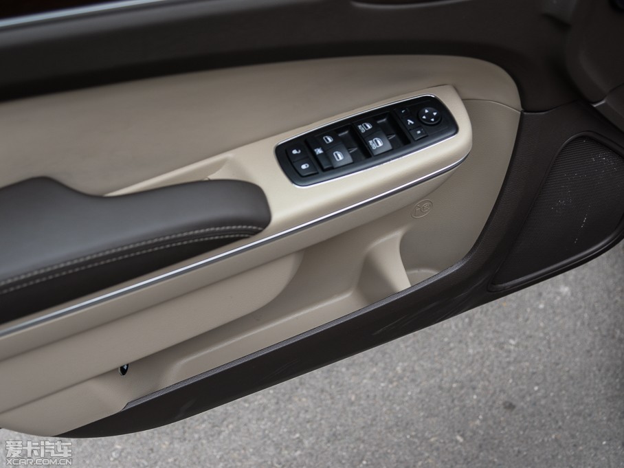 2014R˹300C(M) 3.0L ׿Խ