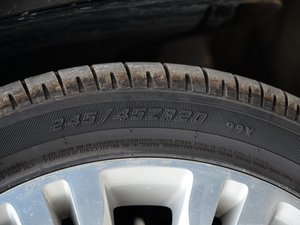 2014款3.0L 卓越版 轮胎尺寸
