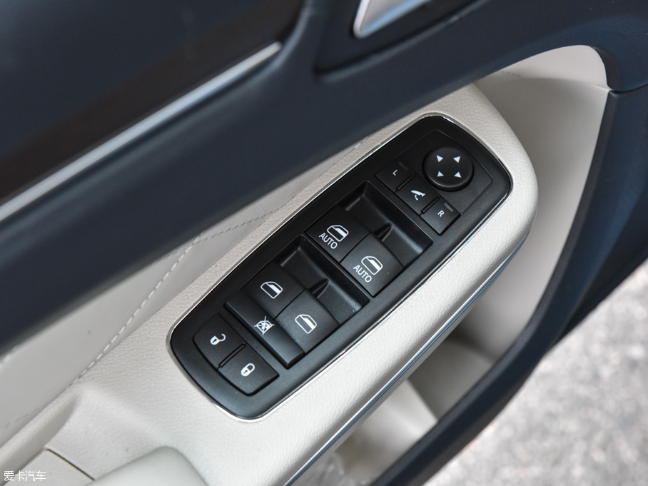 2016R˹300C(M) 3.0L Խ