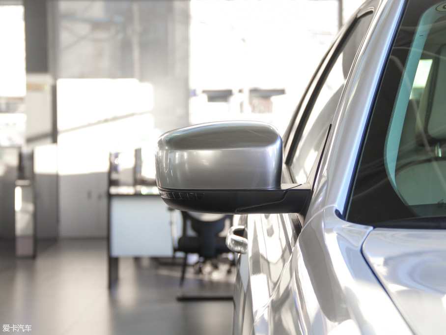 2016R˹300C(M(jn)) 3.0L Խ