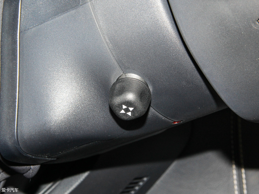 2016R˹300C(M(jn)) 3.0L Խ