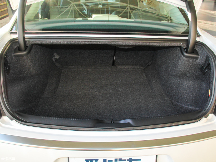 2016R˹300C(M(jn)) 3.0L Խ