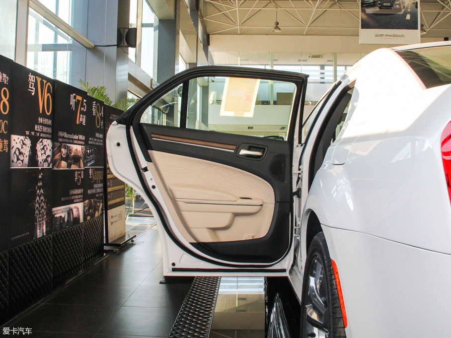 2016R˹300C(M(jn)) 3.0L Խ