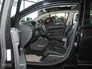 2010款2.0L SXT 前排空间