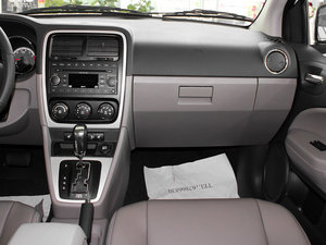 2011款2.0L SXT舒适版 中控区