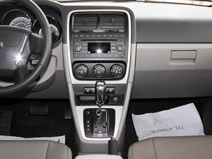 2011款2.0L SXT舒适版 中控区