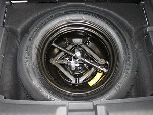 2011款2.0L SXT舒适版 备胎