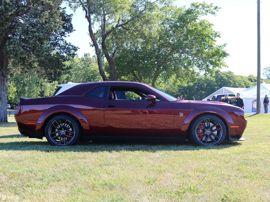 2017(zhn) SRT Hellcat Widebody