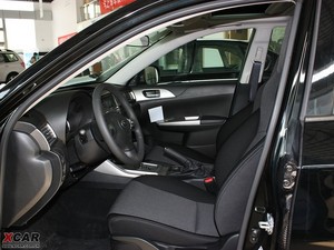 2009款2.0L 自动版 前排空间