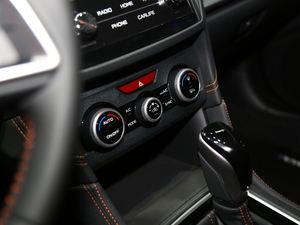 2020Ŀ 2.0i Ş EyeSight п؅^(q)