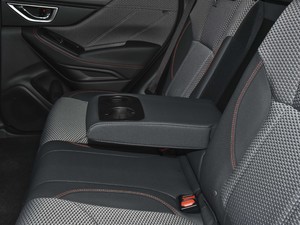 2021款2.0i X运动版 EyeSight 后排中央扶手