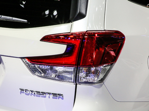 20212.0i Ş EyeSight ^