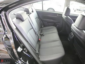 2010款2.5GT 自动豪华版 后排空间