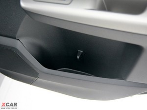 2010款2.5XS 豪华型 前门储物空间