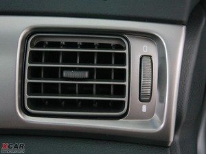 2010款2.5XS 豪华型 空调出风口