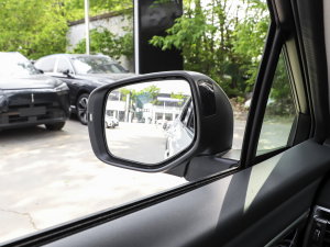 20232.5i AWD\ӰEyeSight ^