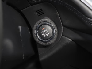 20232.5i AWD\ӰEyeSight п؅^