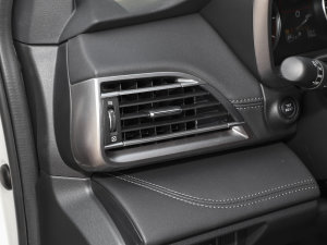 20232.5i AWD\ӰEyeSight п؅^