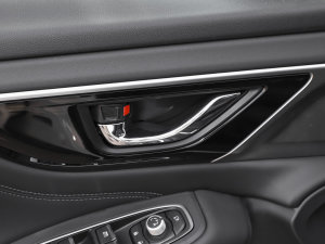 20232.5i AWD\ӰEyeSight п؅^