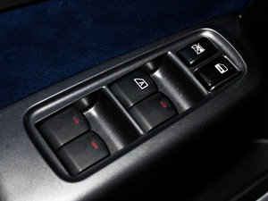 2012款经典 2.5T S-EDITION 自动豪华导航版 主驾车窗控制区	