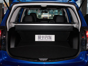 2012款经典 2.5T S-EDITION 自动豪华导航版 行李厢空间