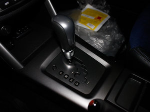 2012款经典 2.5T S-EDITION 自动豪华导航版 换挡杆