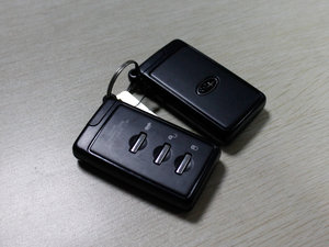 2012款经典 2.5T S-EDITION 自动豪华导航版 车钥匙
