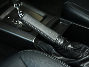 2012款经典 2.5XS 自动豪华版 驻车制动器