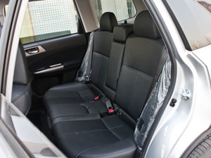 2012款经典 2.5XT 自动豪华导航版 后排座椅