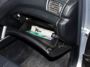 2012款经典 2.5XT 自动豪华导航版 手套箱