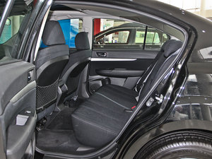 2013款2.5i-X 精英版 后排空间