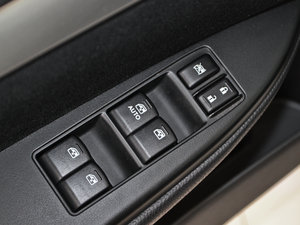 2013款2.5i-X 精英版 主驾车窗控制区	