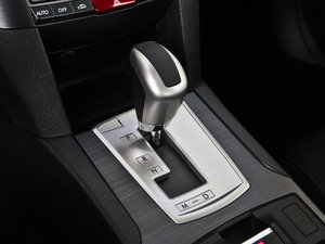 2013款2.5i-X 精英版 换挡杆