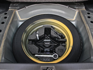 2013款2.5i-X 精英版 备胎