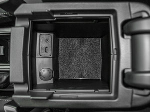 2014款2.5i 精英导航版 空间座椅