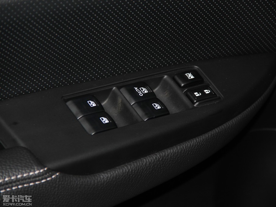 2014����� 2.5i �����\�Ӱ�