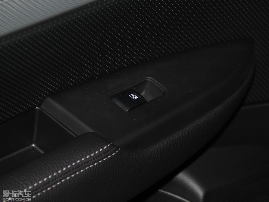 2014����� 2.5i �����\�Ӱ�