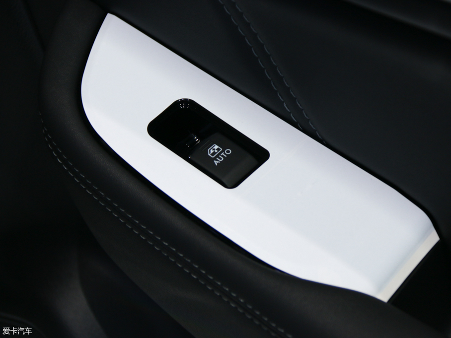 2018{ 2.5i ȫsҫ EyeSight