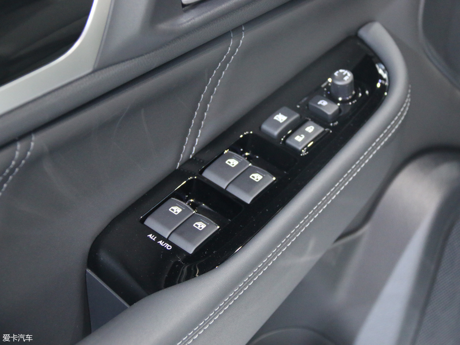 2018{ 2.5i ȫsҫ EyeSight