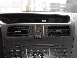 2011款2.0L 自动舒适版 空调出风口