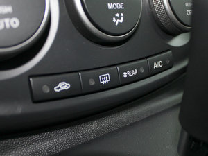 2011款2.0L 自动舒适版 中控区