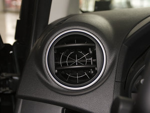 2011款2.0L 自动豪华版 中控区