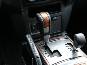 2019款3.0L 自动尊贵版 换挡杆