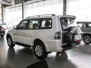 2019款3.0L 自动舒适版 左后45度