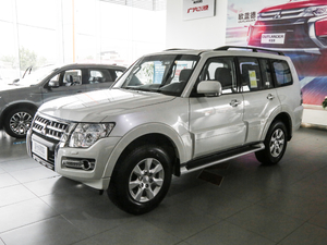 2019款3.0L 自动舒适版 左前45度
