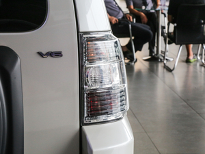 2019款3.0L 自动舒适版 尾灯