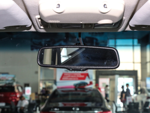2019款3.0L 自动舒适版 车内后视镜