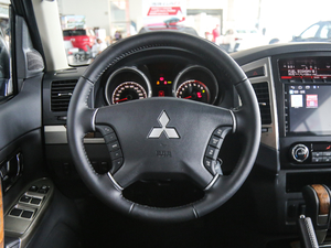 2019款3.0L 自动舒适版 方向盘